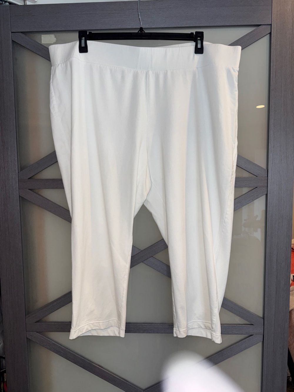 J. Jill White Slim 
Leg Cropped Pants